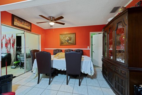 House in Homestead, Florida 4 bedrooms, 178.37 sq.m. № 2045677 - photo 10