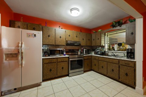 House in Homestead, Florida 4 bedrooms, 178.37 sq.m. № 2045677 - photo 9
