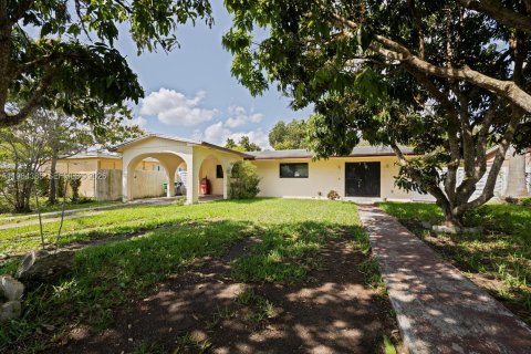 House in Homestead, Florida 4 bedrooms, 178.37 sq.m. № 2045677