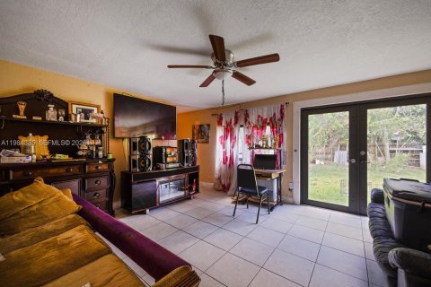House in Homestead, Florida 4 bedrooms, 178.37 sq.m. № 2045677 - photo 11
