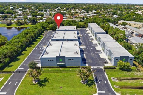 Propiedad comercial en venta en Jensen Beach, Florida № 2154392 - foto 13