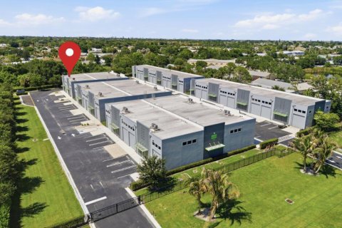 Propiedad comercial en venta en Jensen Beach, Florida № 2154392 - foto 10