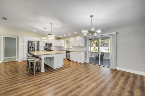 House in New Smyrna Beach, Florida 4 bedrooms, 222.87 sq.m. № 1742887 - photo 6