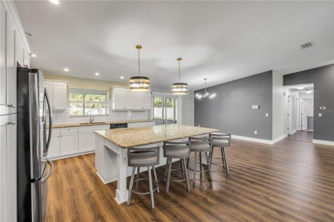 House in New Smyrna Beach, Florida 4 bedrooms, 222.87 sq.m. № 1742887 - photo 9