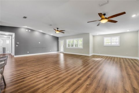 House in New Smyrna Beach, Florida 4 bedrooms, 222.87 sq.m. № 1742887 - photo 18