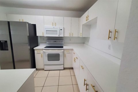 Adosado en alquiler en Tampa, Florida, 2 dormitorios, 139.54 m2 № 2209727 - foto 3