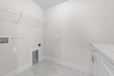 Villa ou maison à vendre à Lehigh Acres, Floride: 4 chambres, 188.87 m2 № 1994135 - photo 6