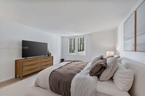 Снять в аренду кондоминиум в Майами-Бич, Флорида 1 спальня, 81.75м2, № 2073865 - фото 17