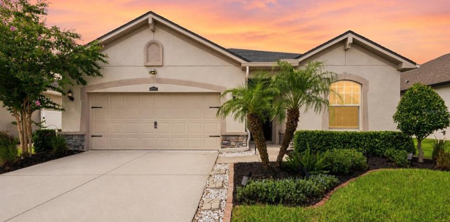 House in Riverview, Florida 3 bedrooms, 187.38 sq.m. № 2314469