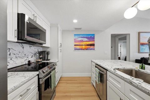 Villa ou maison à vendre à Largo, Floride: 3 chambres, 137.87 m2 № 2148065 - photo 10