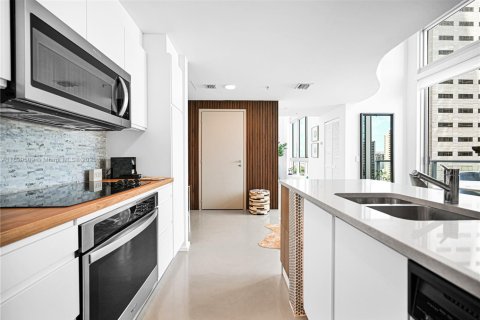 Condominio en alquiler en Miami, Florida, 1 dormitorio, 96.06 m2 № 1950851 - foto 18