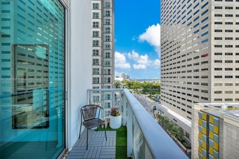 Condominio en alquiler en Miami, Florida, 1 dormitorio, 96.06 m2 № 1950851 - foto 23