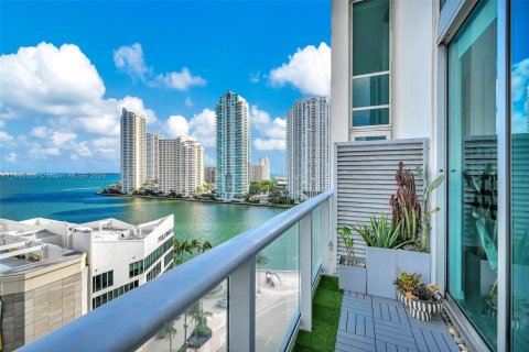 Condominio en alquiler en Miami, Florida, 1 dormitorio, 96.06 m2 № 1950851 - foto 24