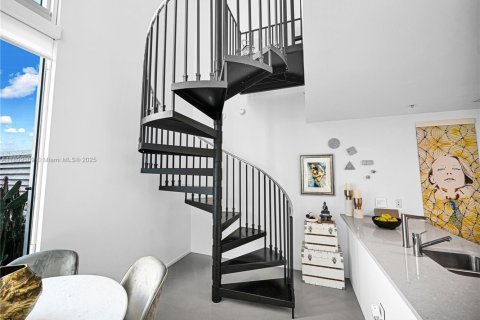 Condominio en alquiler en Miami, Florida, 1 dormitorio, 96.06 m2 № 1950851 - foto 17