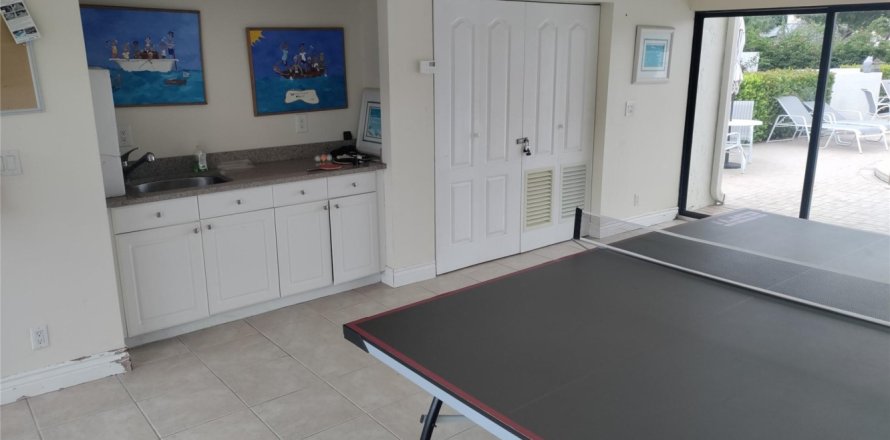 Townhouse in Boynton Beach, Florida 2 bedrooms, 185.43 sq.m. № 650567
