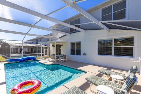 House in Davenport, Florida 5 bedrooms, 250.84 sq.m. № 2099043 - photo 2