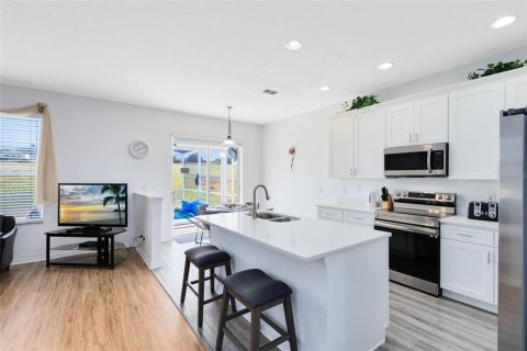 House in Davenport, Florida 5 bedrooms, 250.84 sq.m. № 2099043 - photo 8