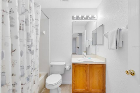 House in Davenport, Florida 5 bedrooms, 250.84 sq.m. № 2099043 - photo 28