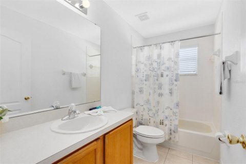 House in Davenport, Florida 5 bedrooms, 250.84 sq.m. № 2099043 - photo 23