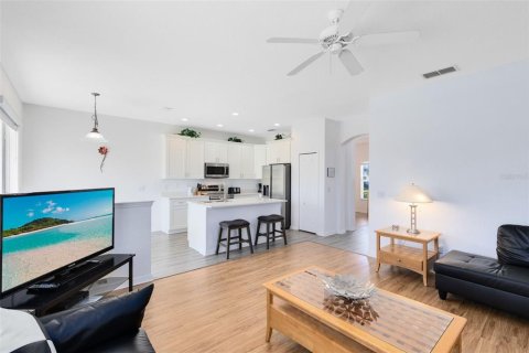 House in Davenport, Florida 5 bedrooms, 250.84 sq.m. № 2099043 - photo 7