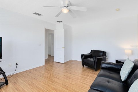 House in Davenport, Florida 5 bedrooms, 250.84 sq.m. № 2099043 - photo 26