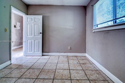 Снять в аренду виллу или дом в Майами, Флорида 2 спальни, 227.24м2, № 1950082 - фото 15