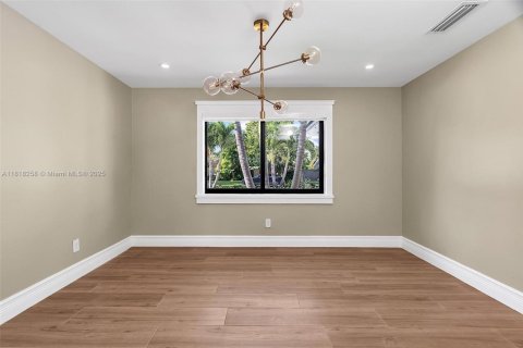 House in Miami, Florida 4 bedrooms, 189.8 sq.m. № 1802701 - photo 9