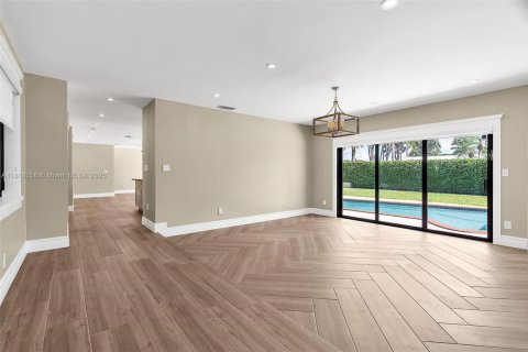 House in Miami, Florida 4 bedrooms, 189.8 sq.m. № 1802701 - photo 3