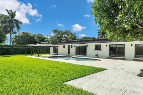 House in Miami, Florida 4 bedrooms, 189.8 sq.m. № 1802701 - photo 21