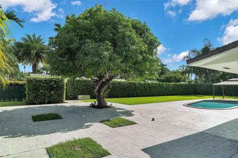 House in Miami, Florida 4 bedrooms, 189.8 sq.m. № 1802701 - photo 26