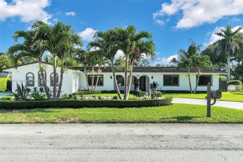 House in Miami, Florida 4 bedrooms, 189.8 sq.m. № 1802701 - photo 1