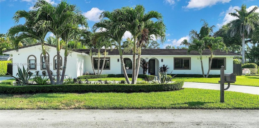 House in Miami, Florida 4 bedrooms, 189.8 sq.m. № 1802701