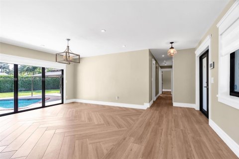 House in Miami, Florida 4 bedrooms, 189.8 sq.m. № 1802701 - photo 12