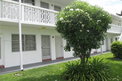 Condominio en alquiler en Miami Gardens, Florida, 1 dormitorio, 66.05 m2 № 1943478 - foto 2