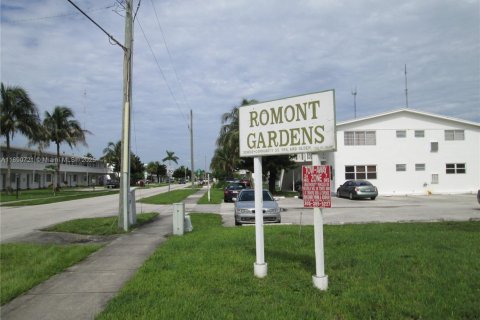 Condominio en alquiler en Miami Gardens, Florida, 1 dormitorio, 66.05 m2 № 1943478 - foto 10