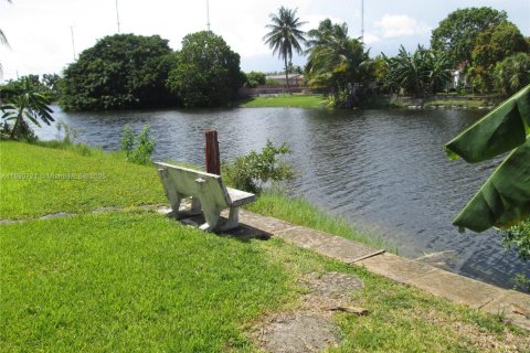 Condominio en alquiler en Miami Gardens, Florida, 1 dormitorio, 66.05 m2 № 1943478 - foto 9