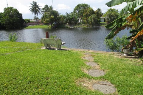 Condominio en alquiler en Miami Gardens, Florida, 1 dormitorio, 66.05 m2 № 1943478 - foto 11