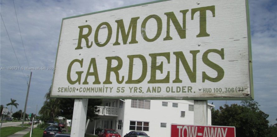 Condominio en Miami Gardens, Florida, 1 dormitorio  № 1943478