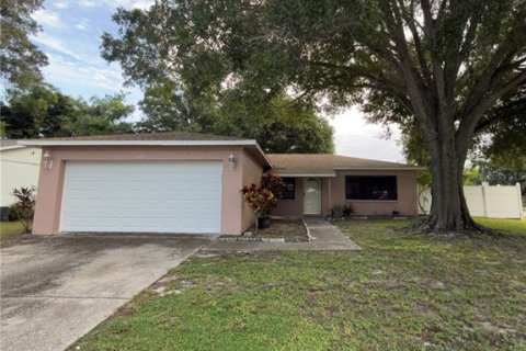 Villa ou maison à louer à Pinellas Park, Floride: 3 chambres, 111.11 m2 № 2373423 - photo 2
