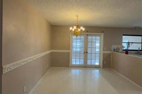 Villa ou maison à louer à Pinellas Park, Floride: 3 chambres, 111.11 m2 № 2373423 - photo 9