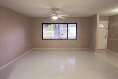 Villa ou maison à louer à Pinellas Park, Floride: 3 chambres, 111.11 m2 № 2373423 - photo 5