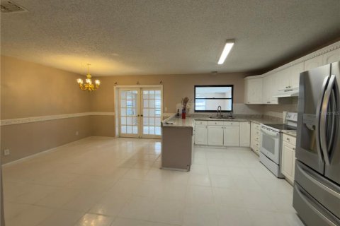 Villa ou maison à louer à Pinellas Park, Floride: 3 chambres, 111.11 m2 № 2373423 - photo 13