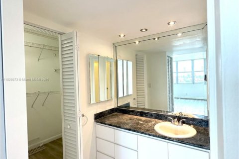Condominio en alquiler en North Miami Beach, Florida, 1 dormitorio, 91.97 m2 № 2013572 - foto 10