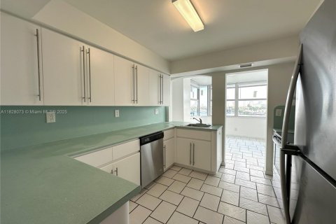 Condominio en alquiler en North Miami Beach, Florida, 1 dormitorio, 91.97 m2 № 2013572 - foto 8