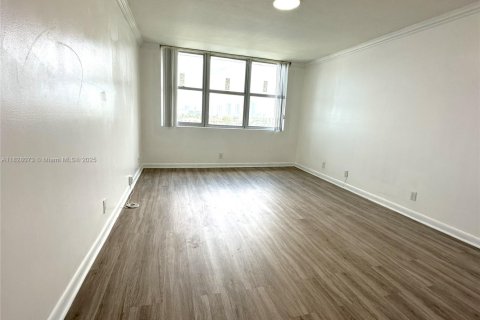 Condominio en alquiler en North Miami Beach, Florida, 1 dormitorio, 91.97 m2 № 2013572 - foto 6