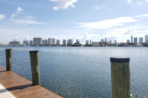 Condominio en alquiler en North Miami Beach, Florida, 1 dormitorio, 91.97 m2 № 2013572 - foto 7