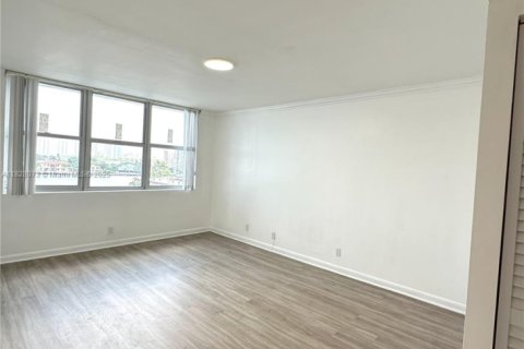 Condominio en alquiler en North Miami Beach, Florida, 1 dormitorio, 91.97 m2 № 2013572 - foto 9
