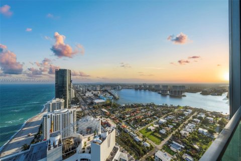 Condo in Sunny Isles Beach, Florida, 2 bedrooms  № 1868643 - photo 15