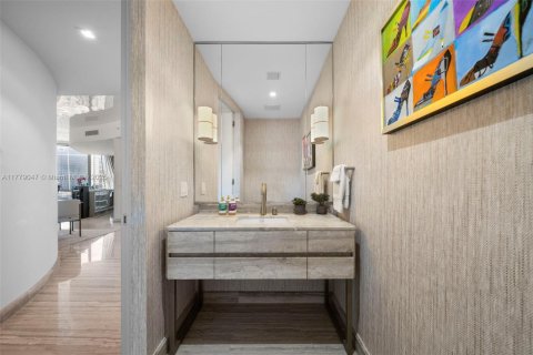 Condo in Sunny Isles Beach, Florida, 2 bedrooms  № 1868643 - photo 11