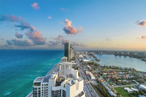 Condo in Sunny Isles Beach, Florida, 2 bedrooms  № 1868643 - photo 12